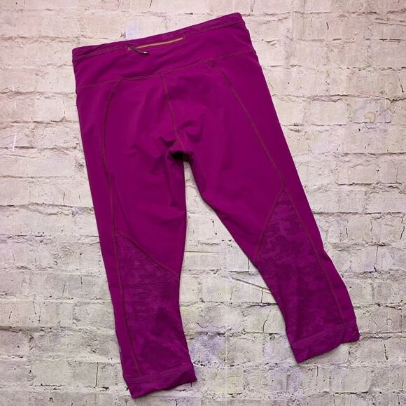 Lululemon Camo Crops - Picture 4 of 7